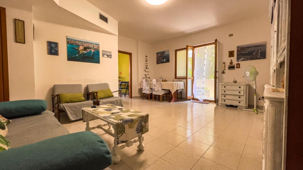 Villa L'Hibiscus Di Lucia à Alghero Extérieur photo